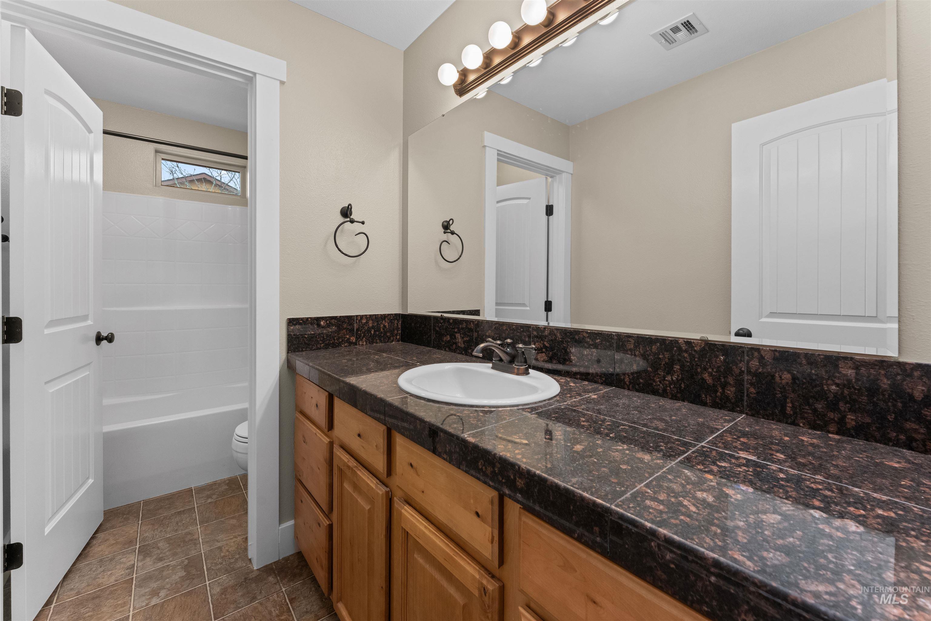 5231 West Morris Hill Road Boise, ID 83706 - Photo 17 of 29