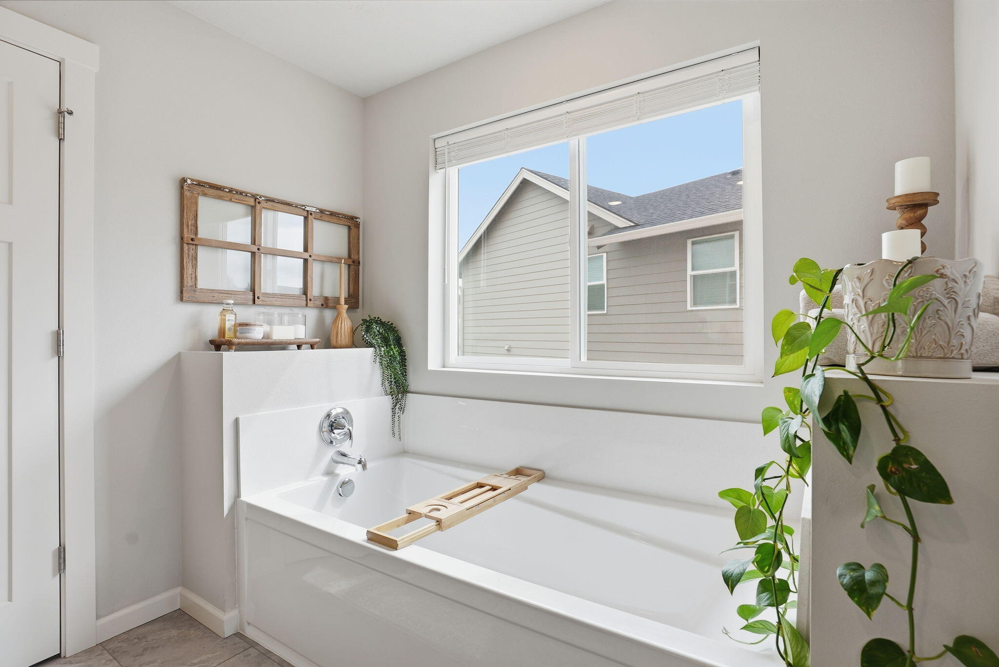 4015 Southwest Quartz Place Redmond, OR 97756 - Photo 18 of 35 a bath tub sitting in a bathroom next to a window