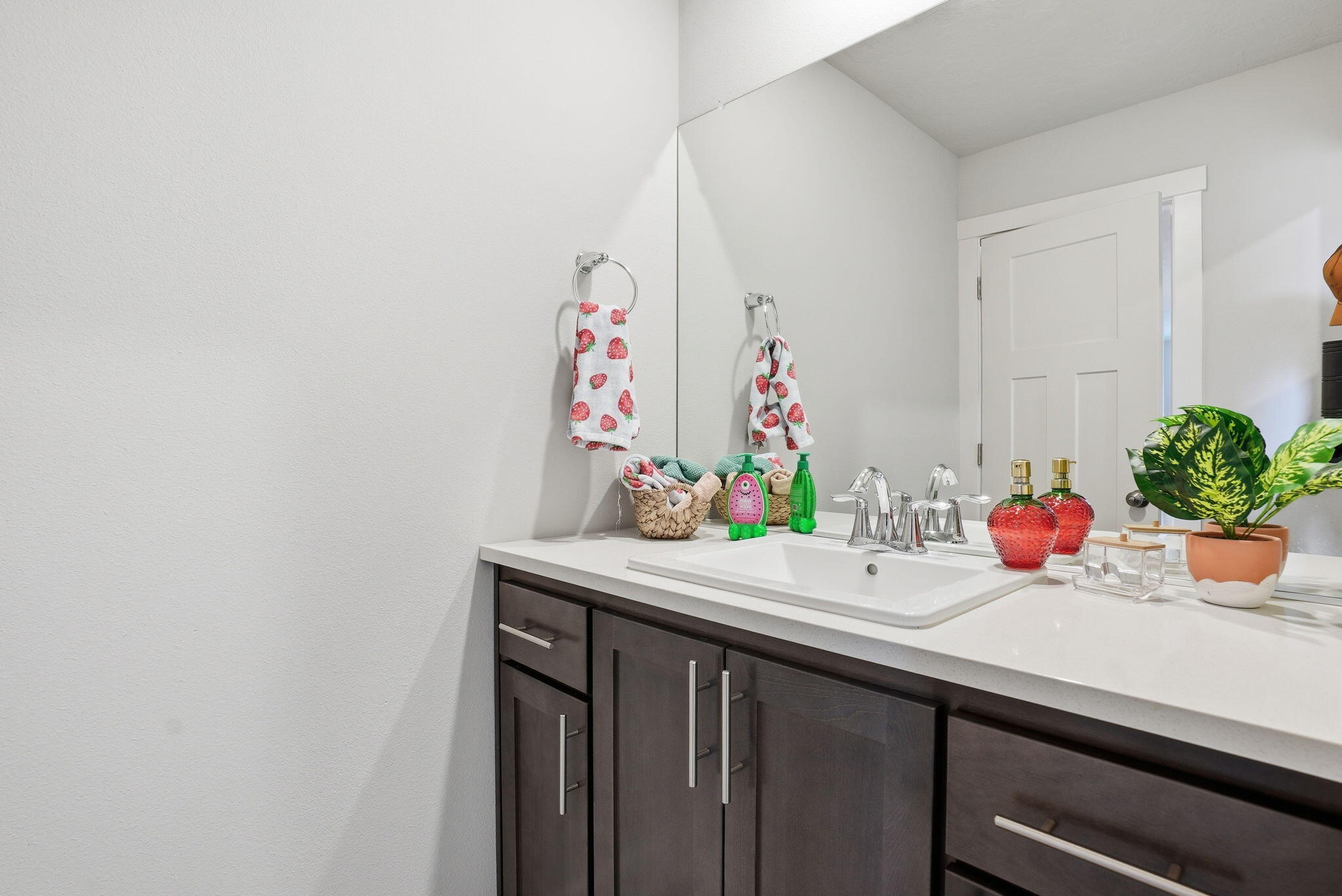 4015 Southwest Quartz Place Redmond, OR 97756 - Photo 21 of 35 a bathroom with a sink and a mirror