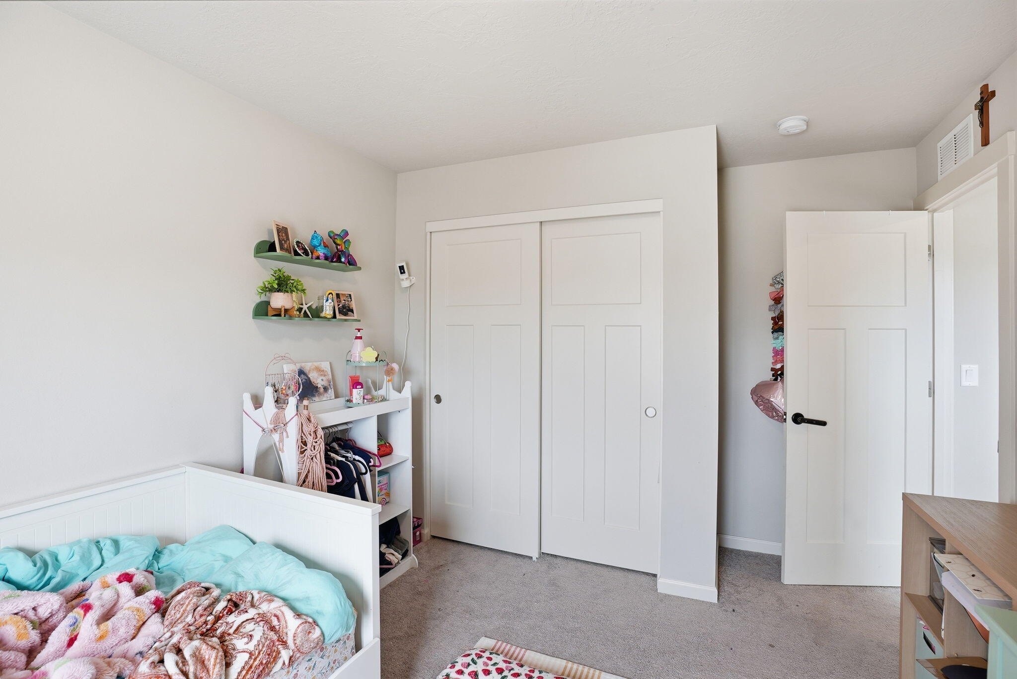 4015 Southwest Quartz Place Redmond, OR 97756 - Photo 28 of 35 a kids room with toys and closet