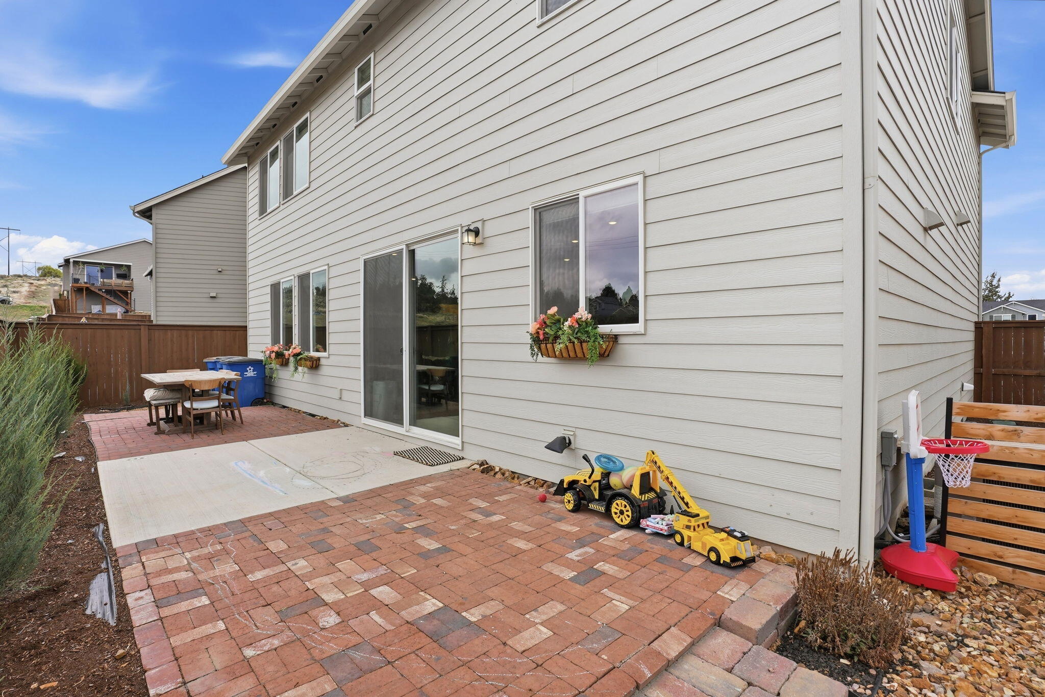4015 Southwest Quartz Place Redmond, OR 97756 - Photo 33 of 35 a view of back yard of the house