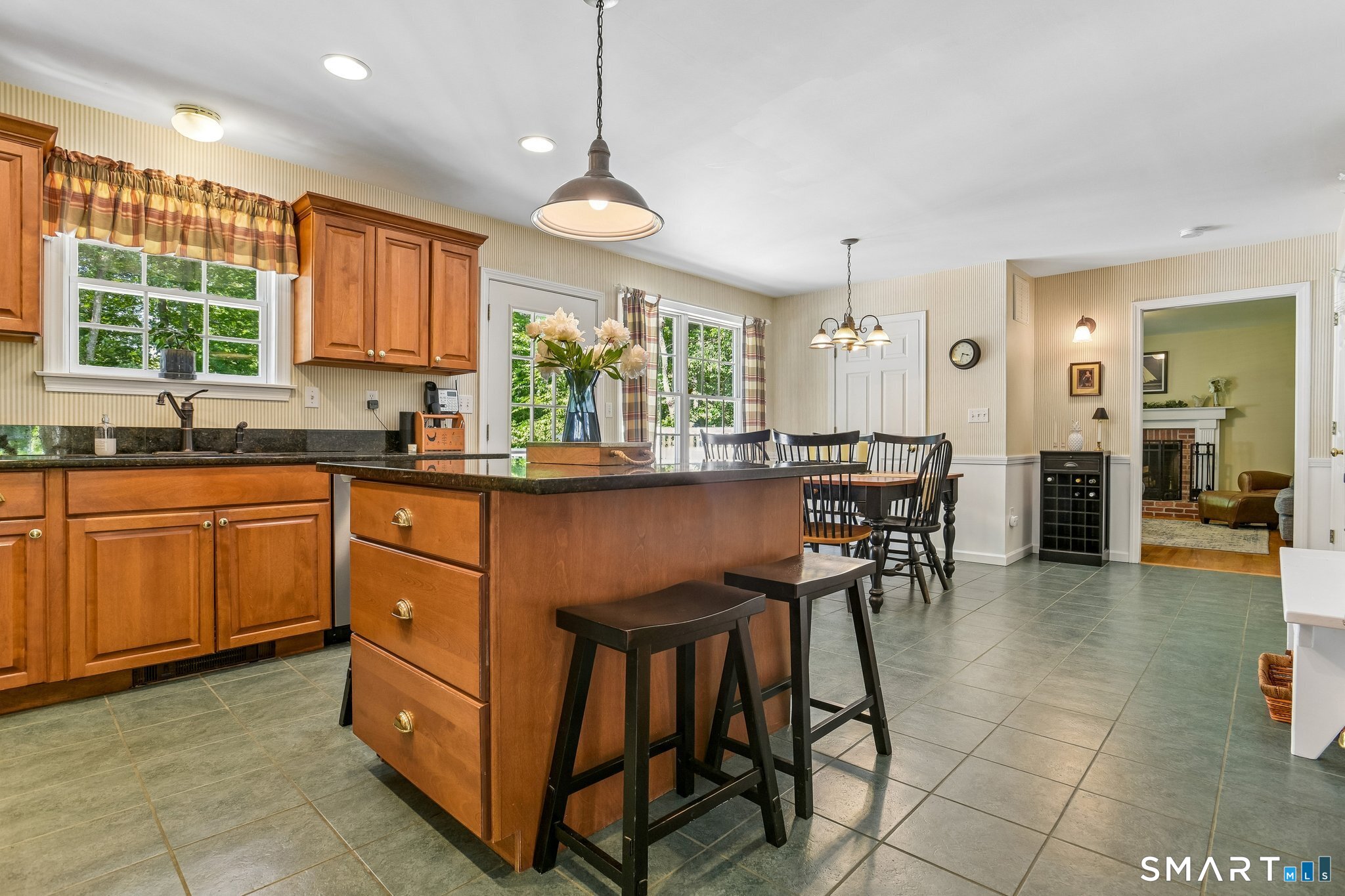 34 Spring Rock Road East Lyme, CT 06333 - Photo 8 of 38