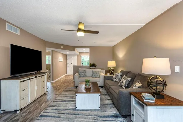 $1,600 | 940 Virginia Street, Unit 303, Dunedin, FL 34698