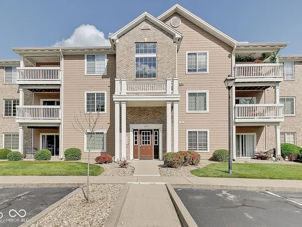 $179,900 | 6509 Emerald Hill Court, Unit 101, Indianapolis, IN 46237