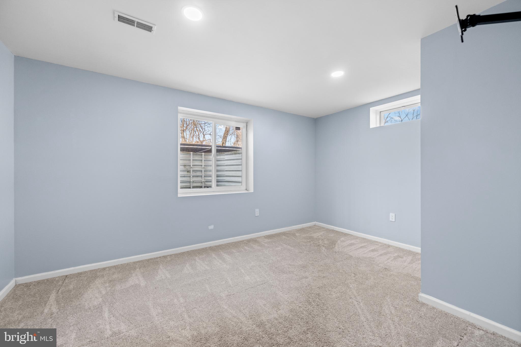 6 Huntingdon Court Marcus Hook, PA 19061 - Photo 25 of 35 an empty room with windows
