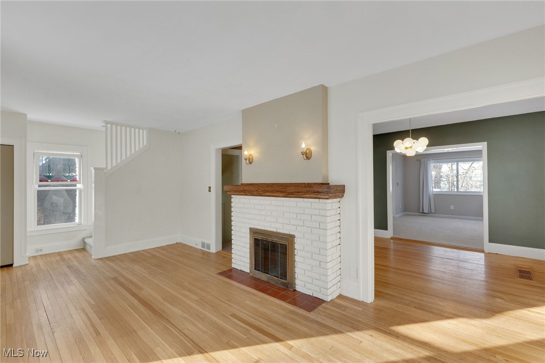 2542 Queenston Road Cleveland, OH 44118 - Photo 4 of 36