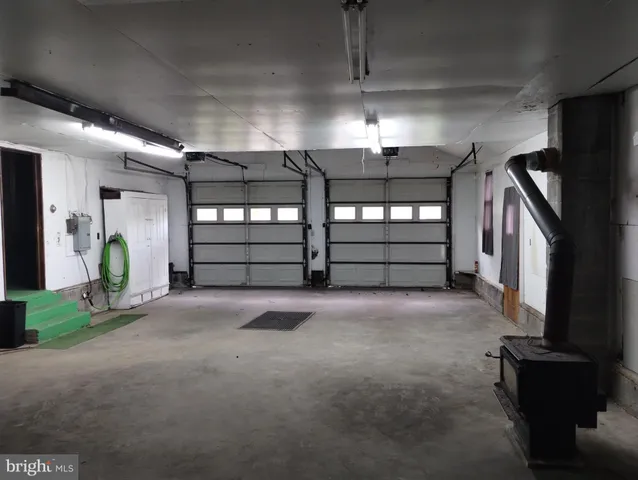 a view of a garage