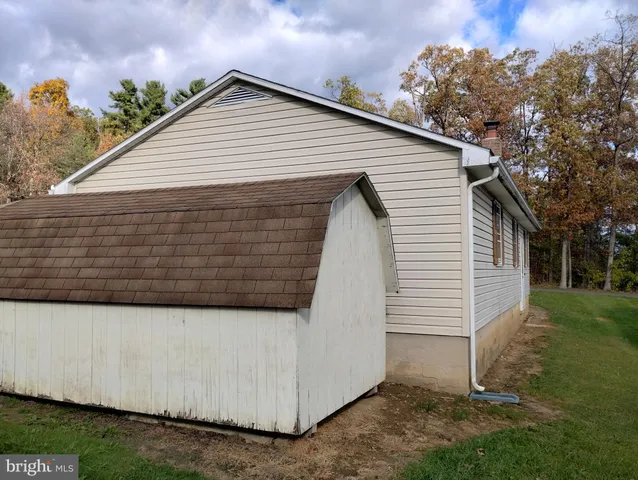 a view of house with backyard