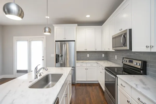 $2,400 | 2020 14th Avenue North, Nashville, TN 37208