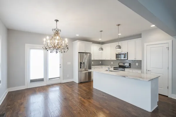 $2,400 | 2020 14th Avenue North, Nashville, TN 37208