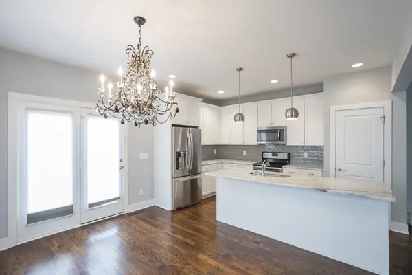 $2,400 | 2020 14th Avenue North, Nashville, TN 37208