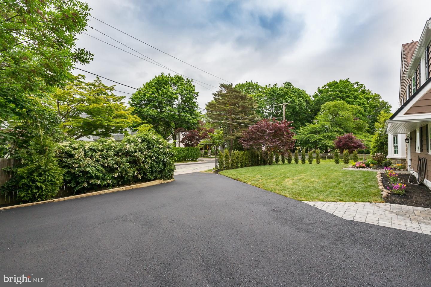 411 Wynmere Road Wynnewood, PA 19096 - Photo 48 of 51 Turnaround Driveway