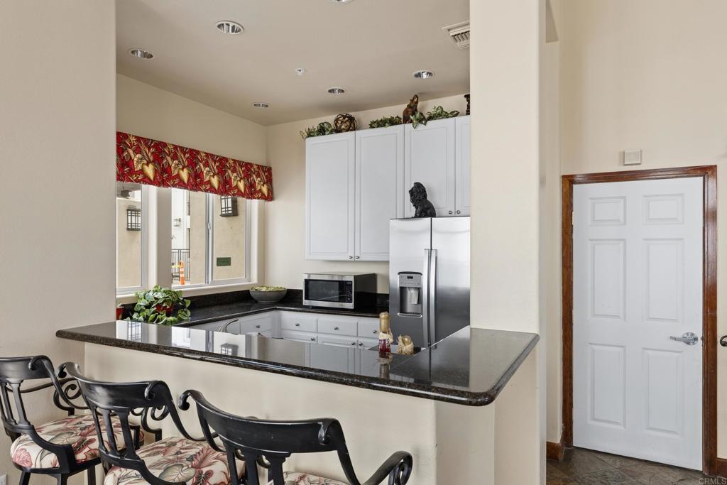 9237 Regents Road, Unit K218 La Jolla, CA 92037 - Photo 8 of 32 Cabana II w/Kitchen