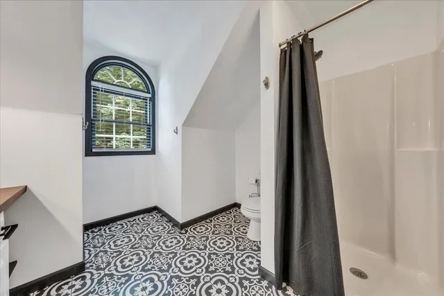 a view of entryway with a front door