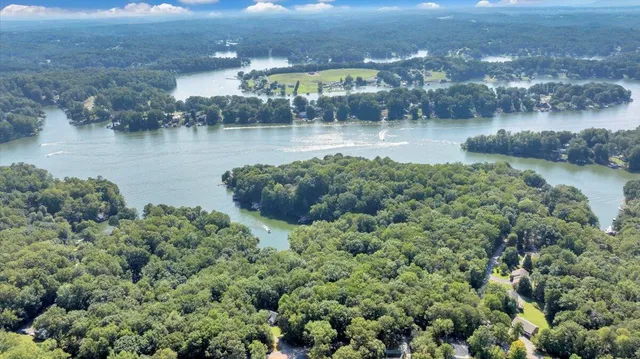 $799,900 | 709 Forest Lawn Drive, Moneta, VA 24121