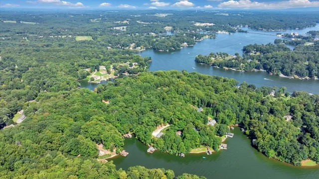 $799,900 | 709 Forest Lawn Drive, Moneta, VA 24121