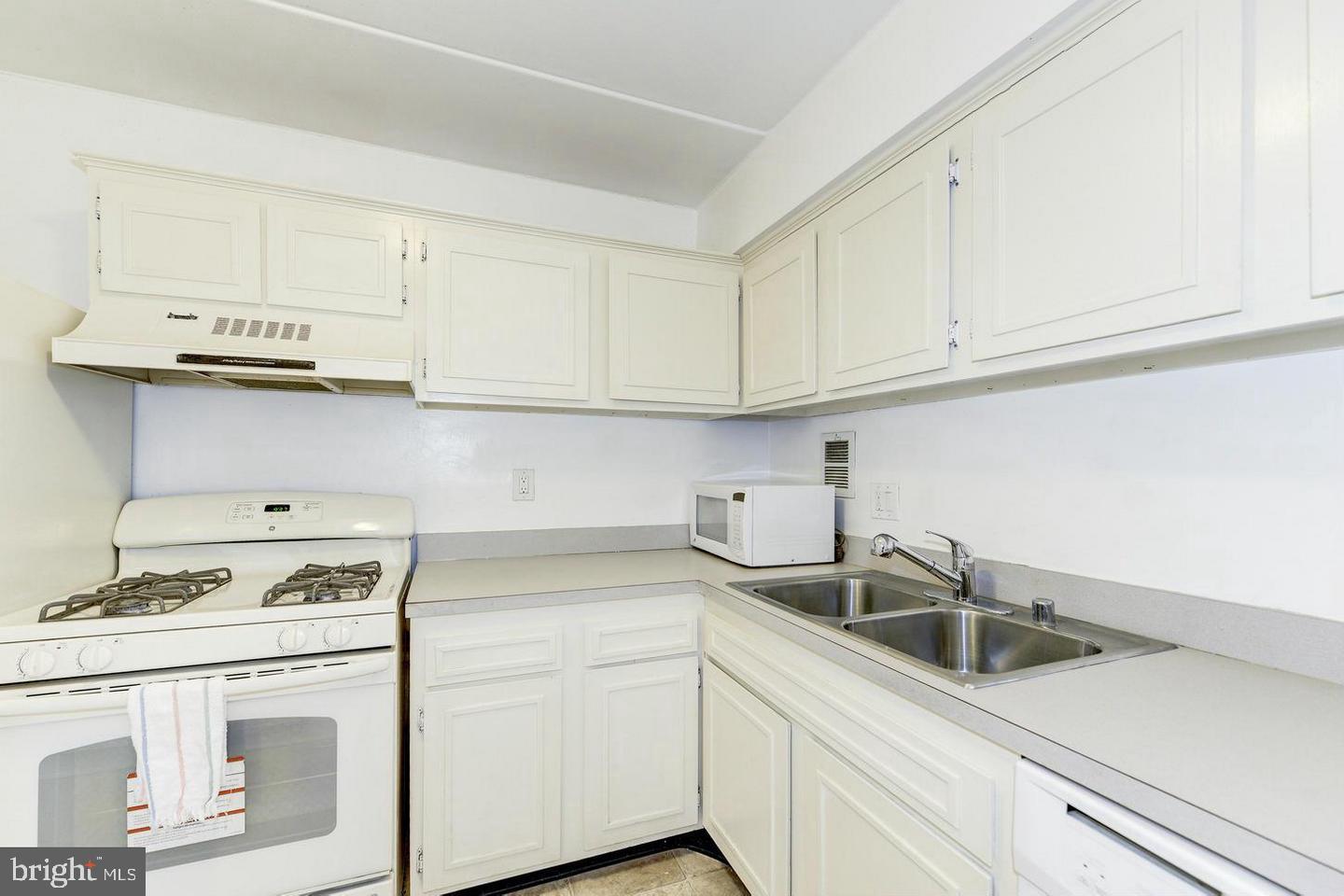 2624 Fort Farnsworth Road, Unit 212 Alexandria, VA 22303 - Photo 9 of 20