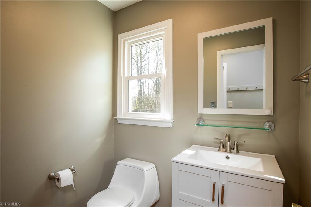 7381 Oak Bucket Road Thomasville, NC 27360 - Photo 19 of 34 Bath on main level