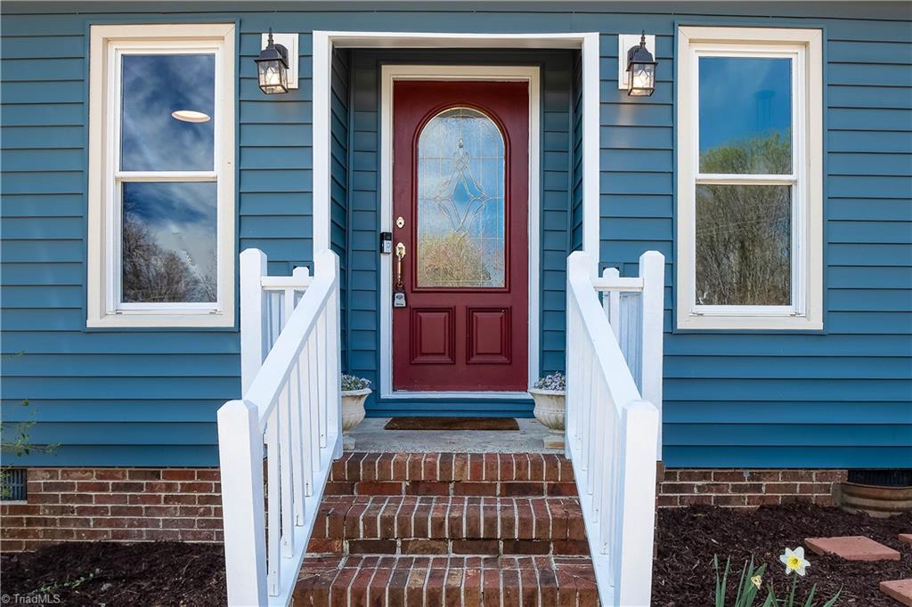 7381 Oak Bucket Road Thomasville, NC 27360 - Photo 2 of 34 Cutest Front Entrance