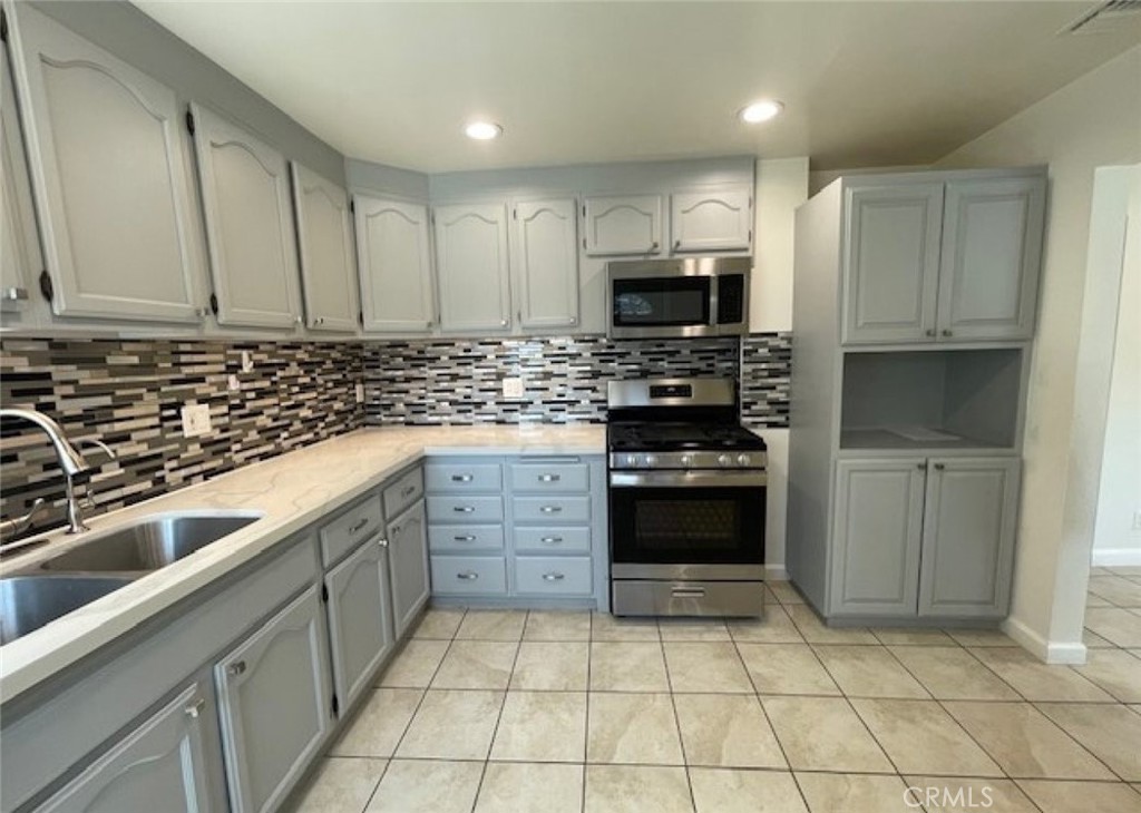 10539 Tinker Avenue Tujunga, CA 91042 - Photo 17 of 20