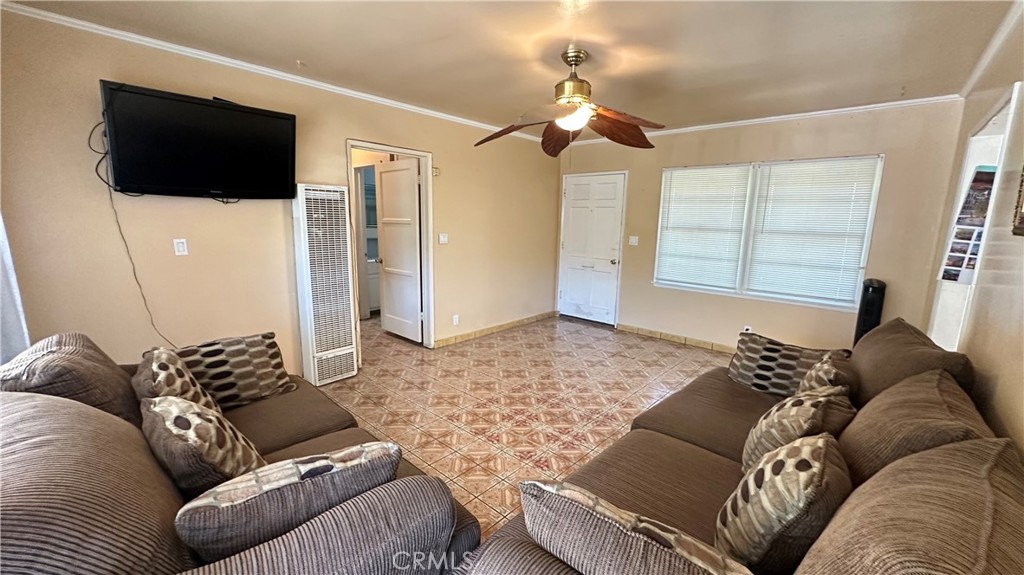 19400 Scroll Street Reseda, CA 91335 - Photo 4 of 22