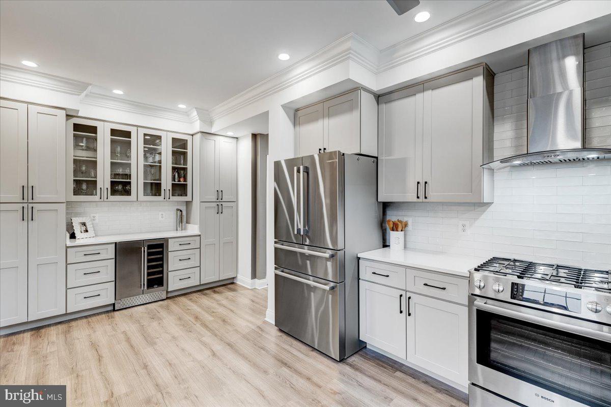 43501 Monarch Beach Square Leesburg, VA 20176 - Photo 12 of 43 a kitchen with stainless steel appliances a stove sink and refrigerator