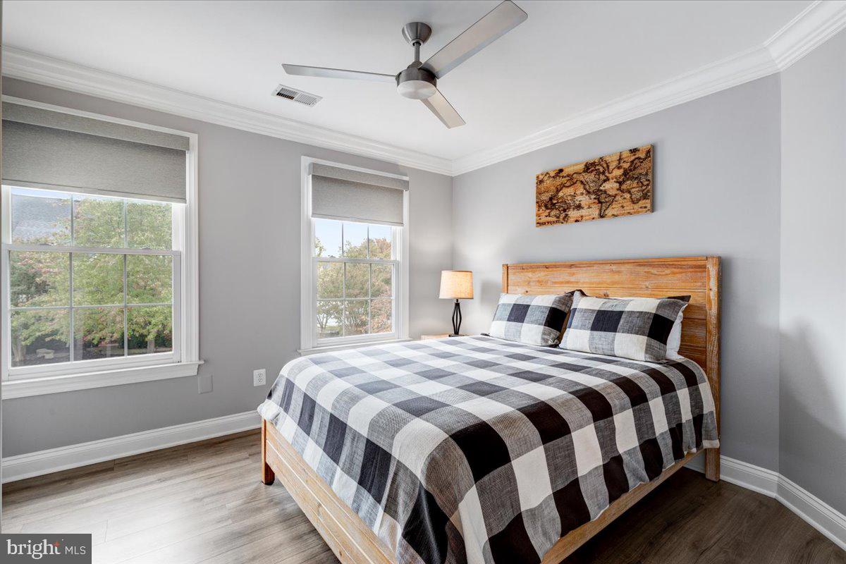 43501 Monarch Beach Square Leesburg, VA 20176 - Photo 24 of 43 a bedroom with a large bed and a window