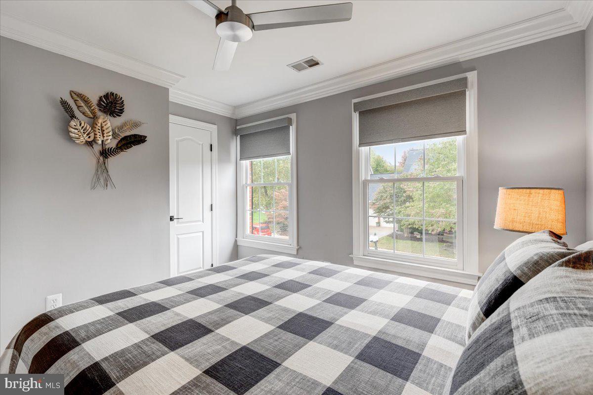 43501 Monarch Beach Square Leesburg, VA 20176 - Photo 26 of 43 a bedroom with a bed and a window