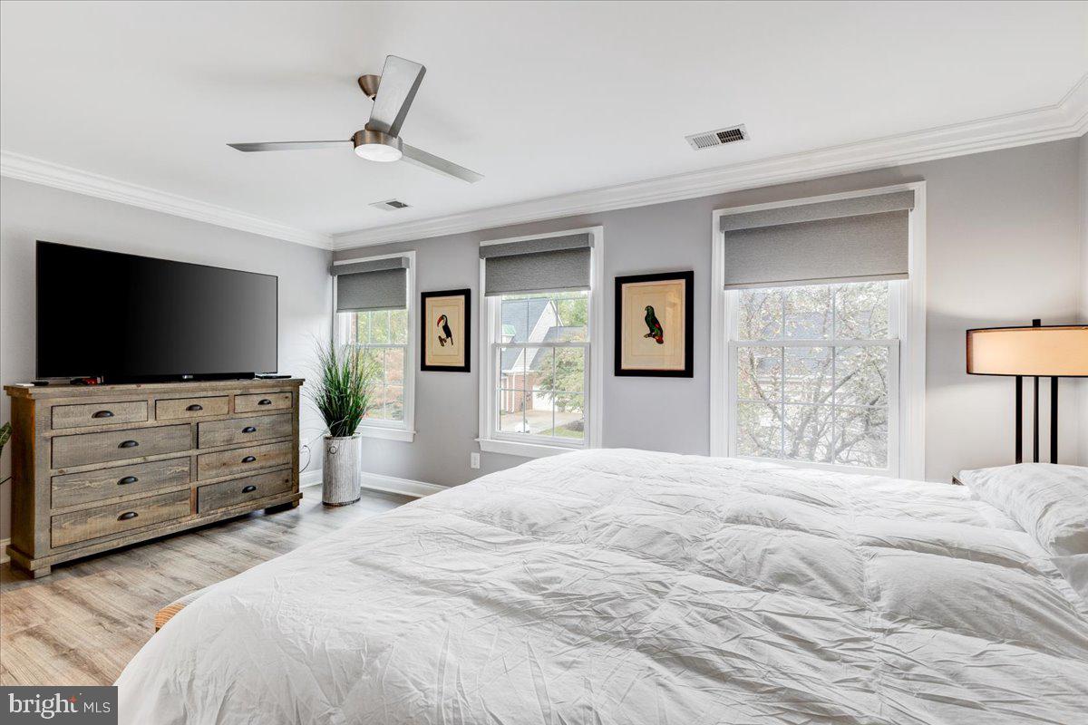 43501 Monarch Beach Square Leesburg, VA 20176 - Photo 34 of 43 a bedroom with a bed flat screen tv and a dresser