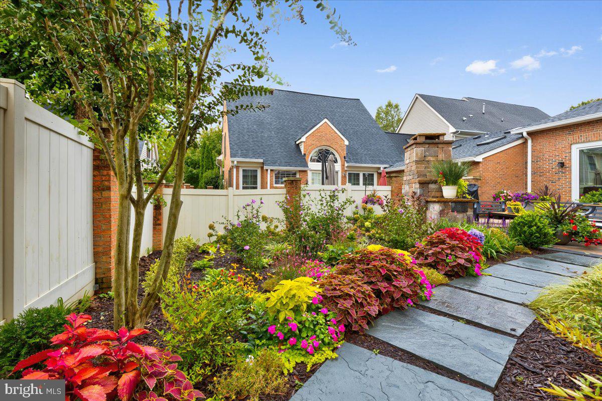 43501 Monarch Beach Square Leesburg, VA 20176 - Photo 38 of 43 a front view of a house