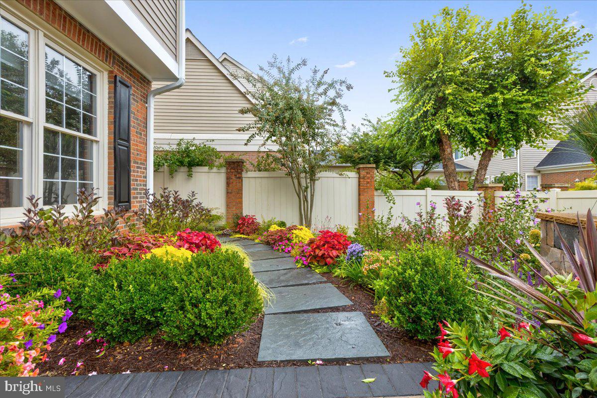 43501 Monarch Beach Square Leesburg, VA 20176 - Photo 42 of 43 a front view of a house having fountain