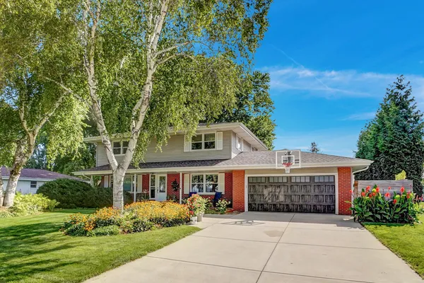 $539,900 | 1205 Blue Dahlia Road, Oconomowoc, WI 53066