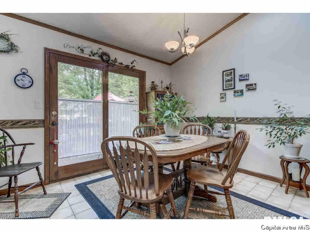 123 Calvin Avenue Springfield, IL 62704 - Photo 8 of 20
