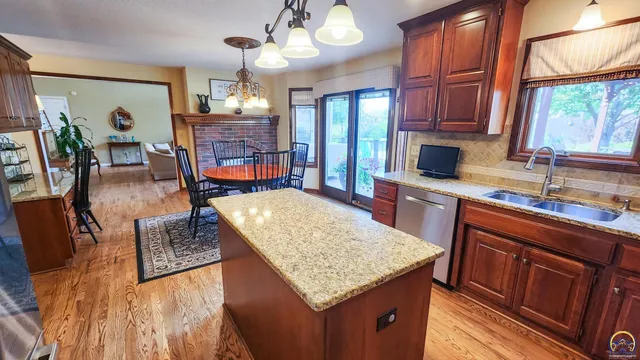 $527,850 | 3728 Southwest Stonybrook Drive, Topeka, KS 66610