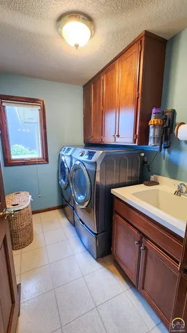 $527,850 | 3728 Southwest Stonybrook Drive, Topeka, KS 66610