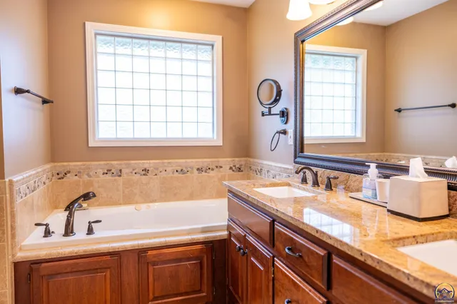 $527,850 | 3728 Southwest Stonybrook Drive, Topeka, KS 66610