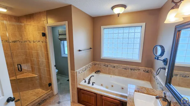 $527,850 | 3728 Southwest Stonybrook Drive, Topeka, KS 66610