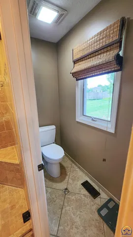 $527,850 | 3728 Southwest Stonybrook Drive, Topeka, KS 66610