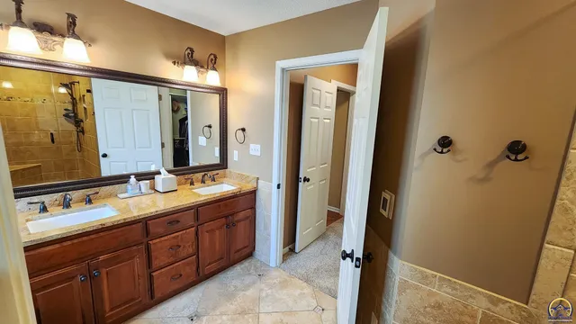 $527,850 | 3728 Southwest Stonybrook Drive, Topeka, KS 66610