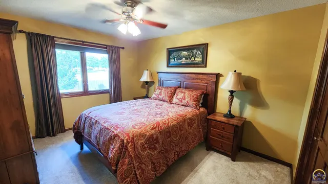 $527,850 | 3728 Southwest Stonybrook Drive, Topeka, KS 66610