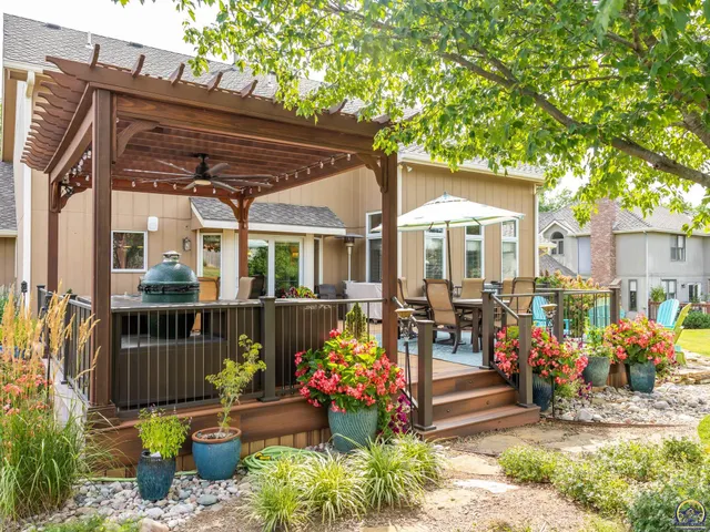 $527,850 | 3728 Southwest Stonybrook Drive, Topeka, KS 66610