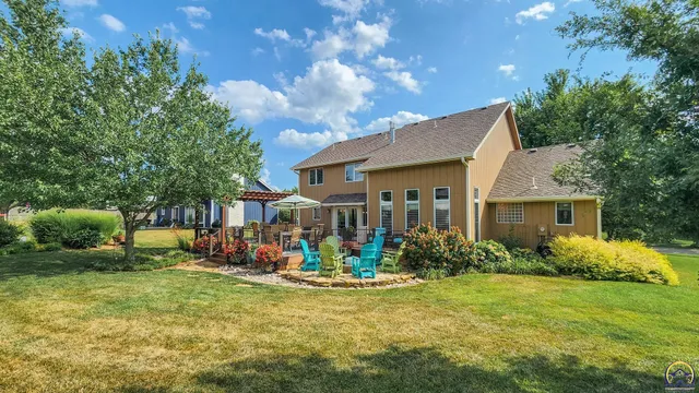 $527,850 | 3728 Southwest Stonybrook Drive, Topeka, KS 66610