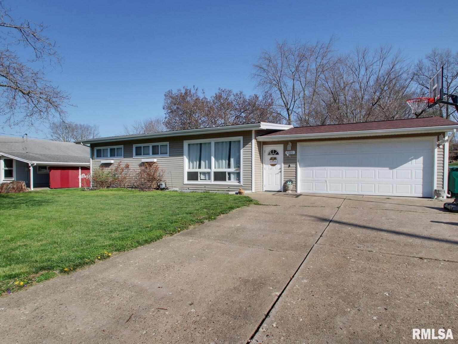 1301 Cherry Lane Quincy, IL 62301 - Photo 2 of 24