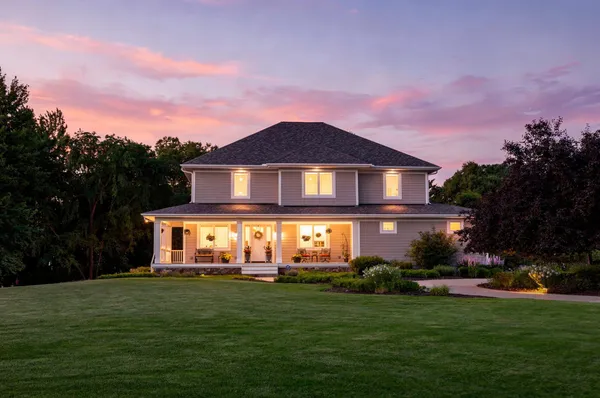 $1,099,000 | 4854 Linden Trail North, Lake Elmo, MN 55042