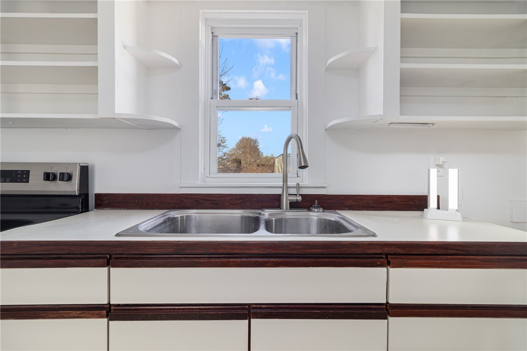 1609 West Main Road Middletown, RI 02842 - Photo 11 of 31 Kitchen