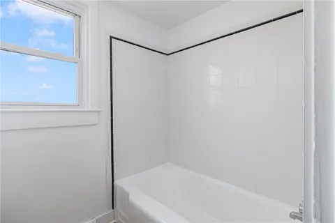 $459,500 | 1609 West Main Road, Middletown, RI 02842