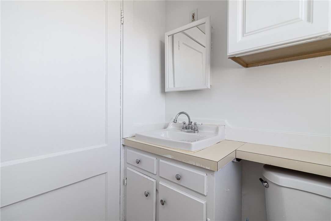 1609 West Main Road Middletown, RI 02842 - Photo 14 of 31 Bath