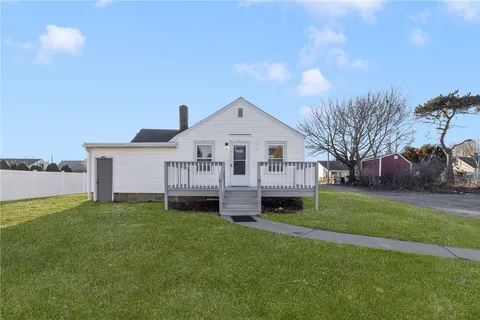 $459,500 | 1609 West Main Road, Middletown, RI 02842