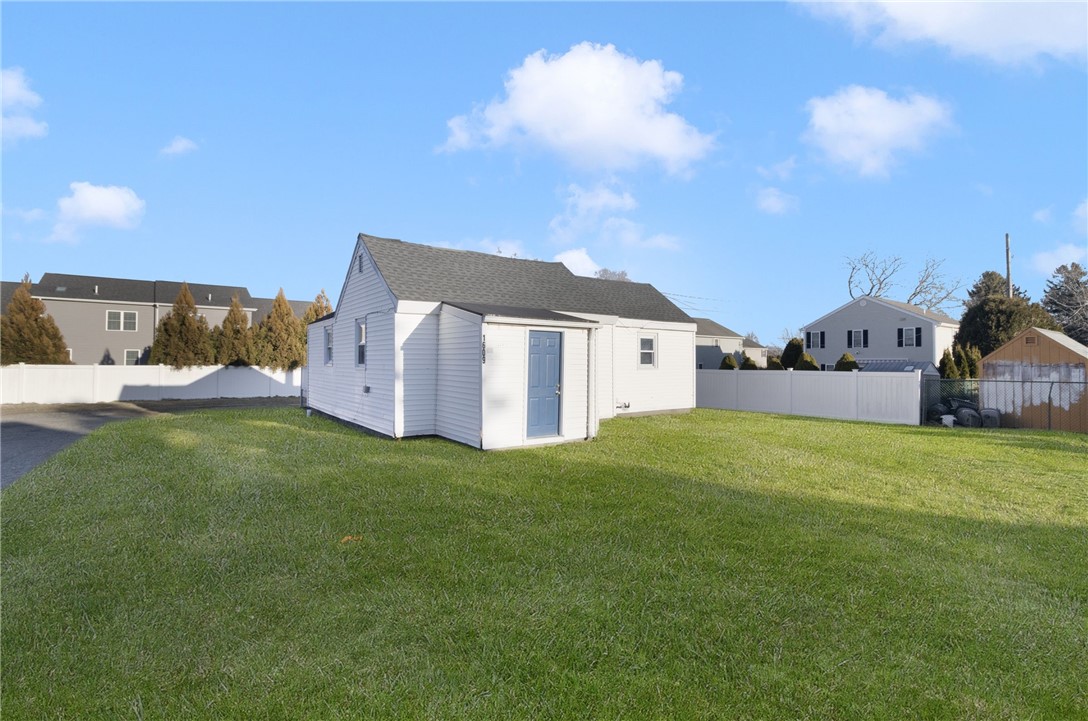 1609 West Main Road Middletown, RI 02842 - Photo 24 of 31 Yard