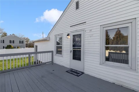 $459,500 | 1609 West Main Road, Middletown, RI 02842